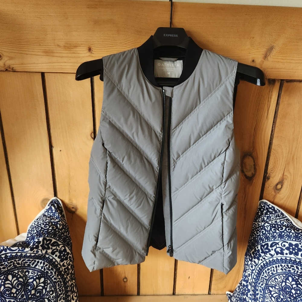 Athleta Womens Medium Inlet Goose Down Gray Reflective Vest with Pockets